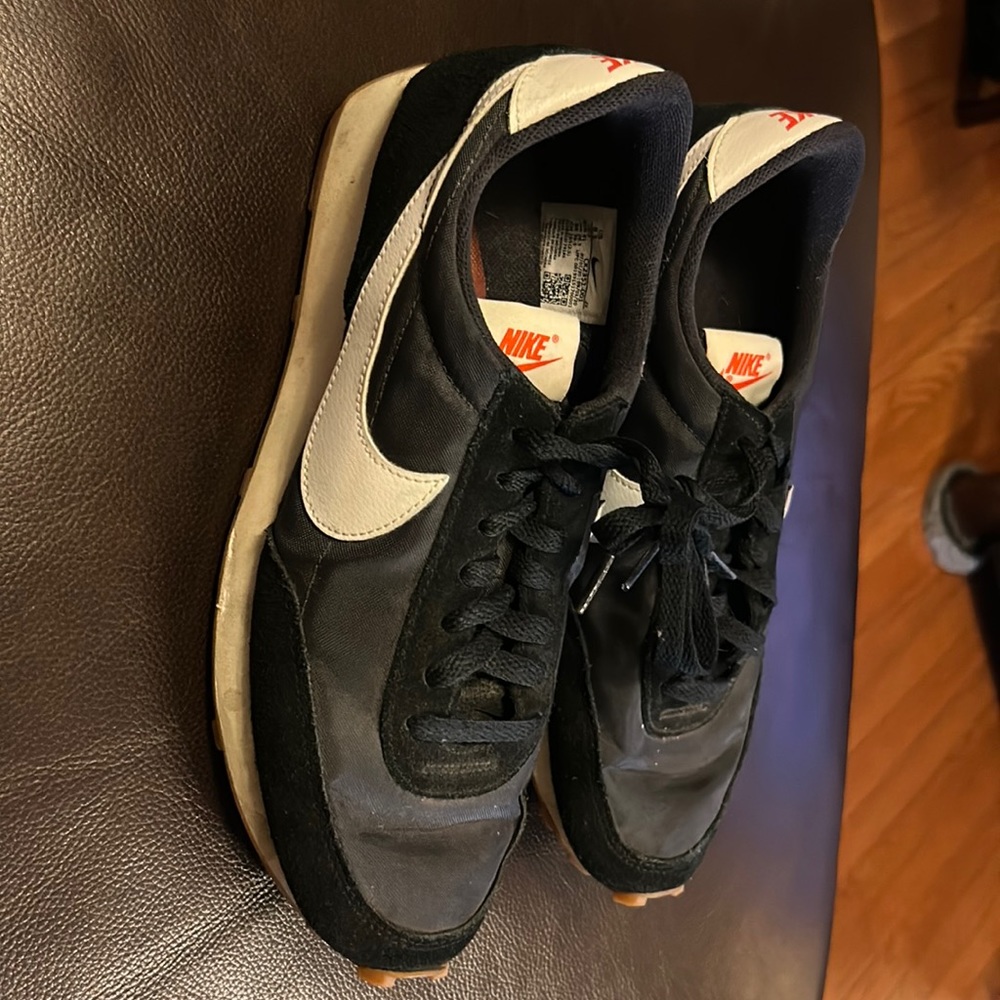 Nike shoes size 9.5. Excellent lightly worn condition. See pics for more details